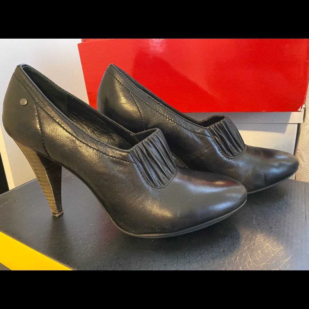 Coach leather heel